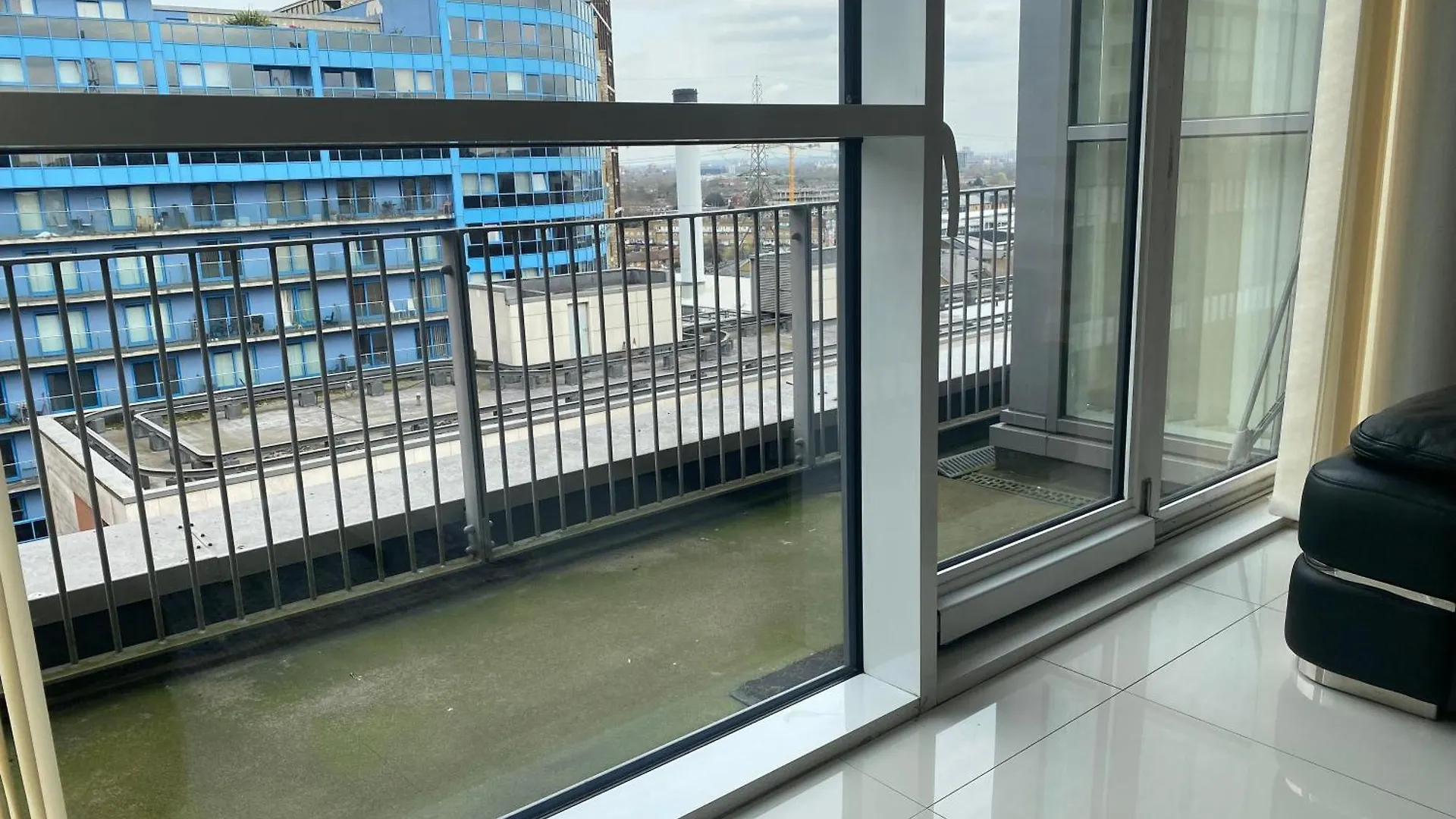 Cosy 3 Bed Penthouse In Royal Docks London Apartment