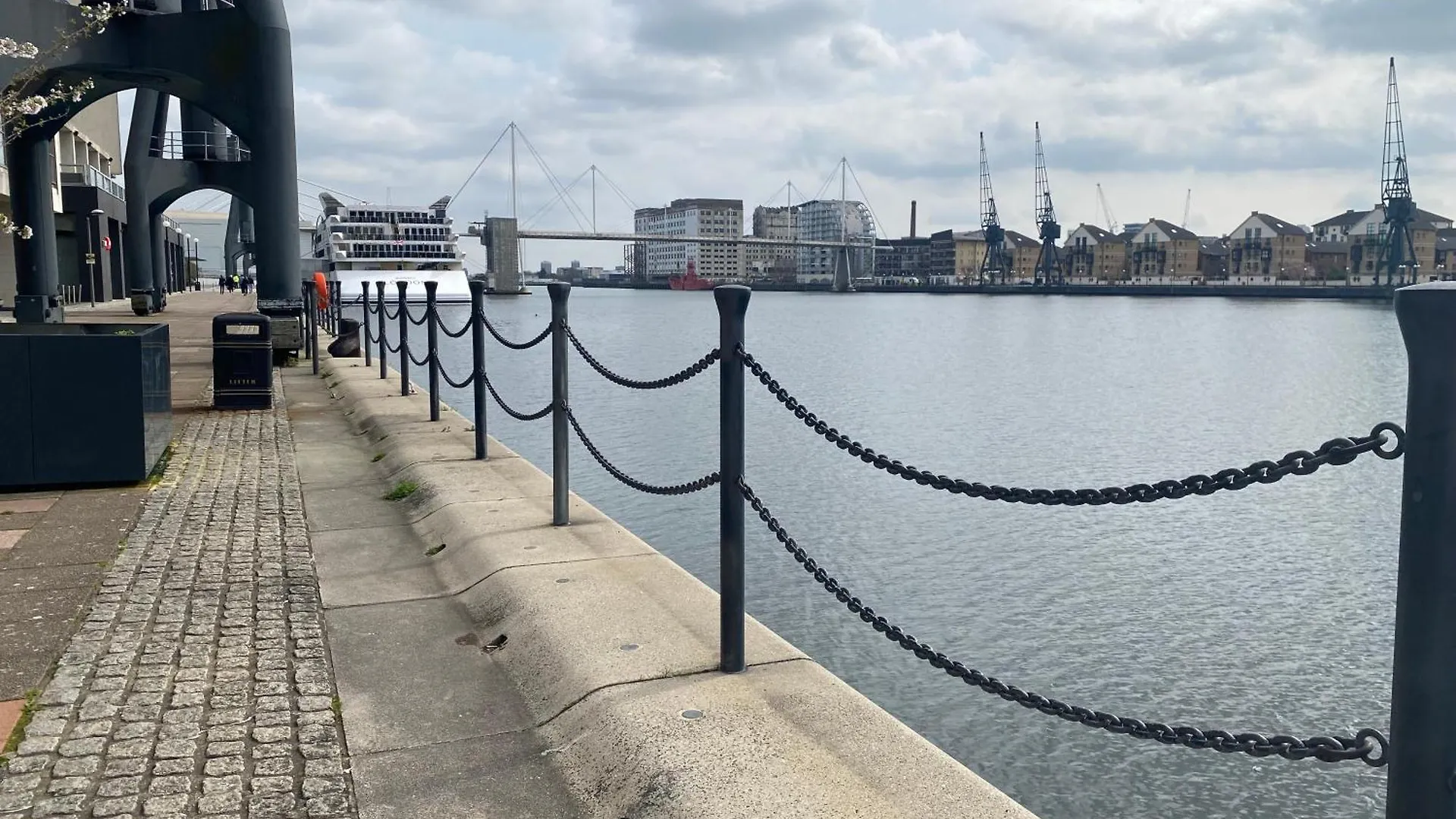 Cosy 3 Bed Penthouse In Royal Docks London Apartment