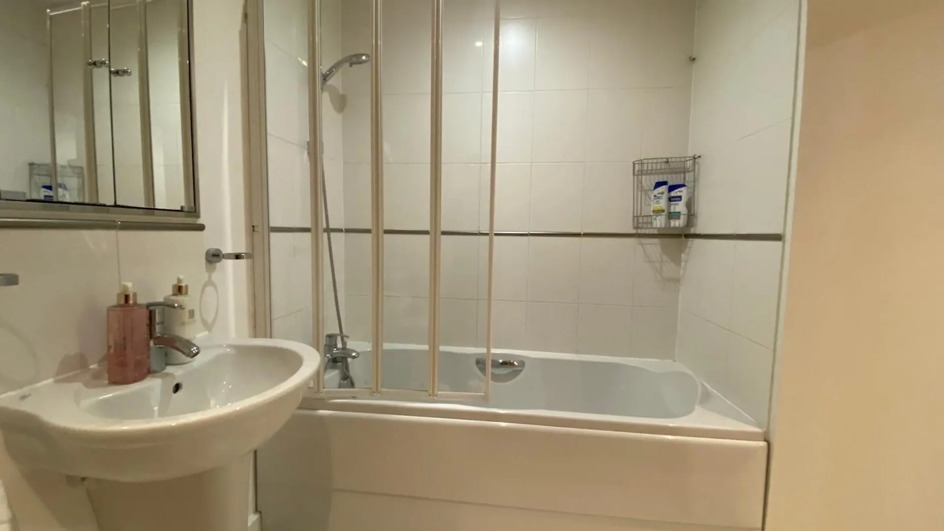 Cosy 3 Bed Penthouse In Royal Docks London Apartment