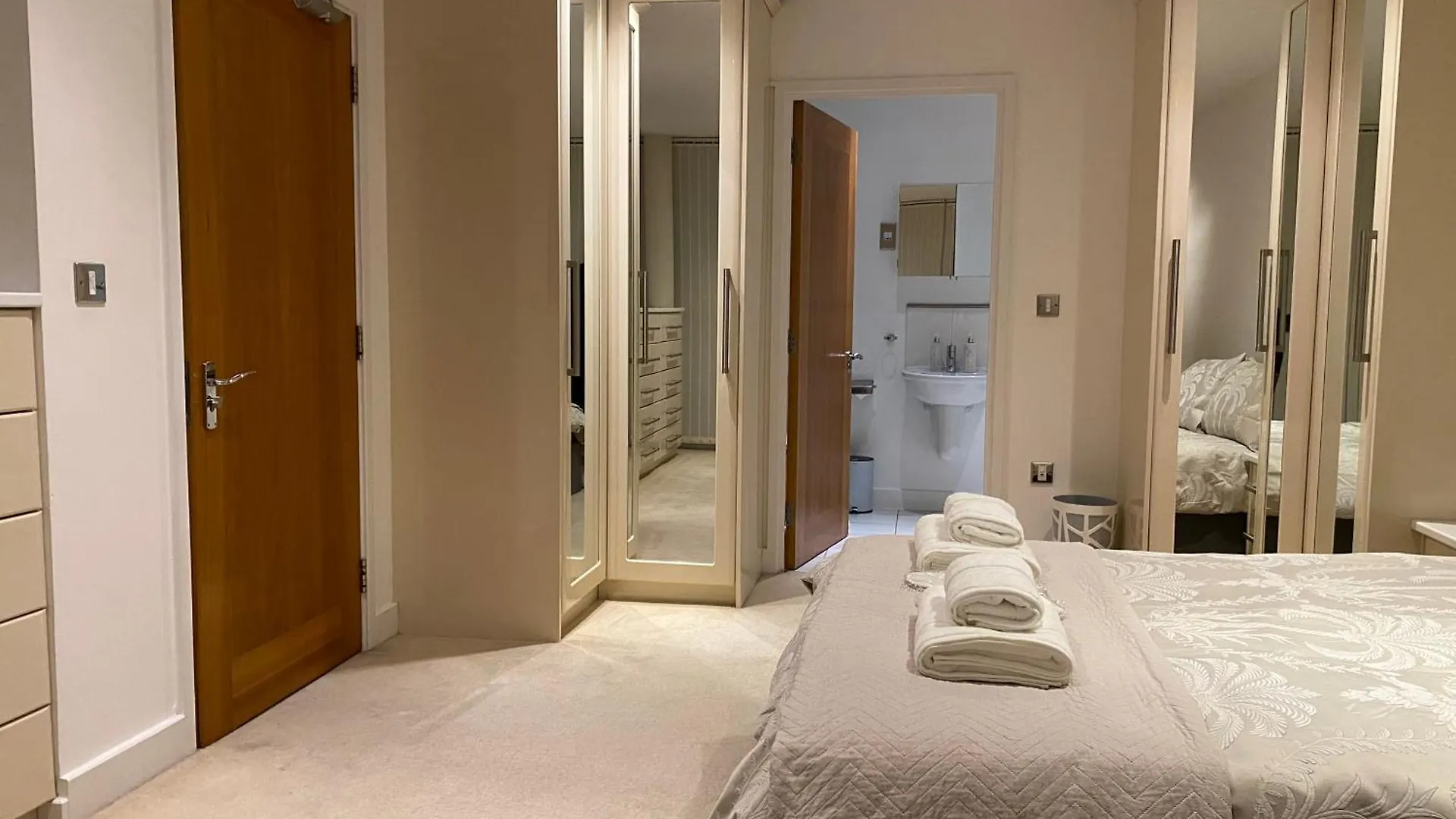 Cosy 3 Bed Penthouse In Royal Docks London Apartment United Kingdom